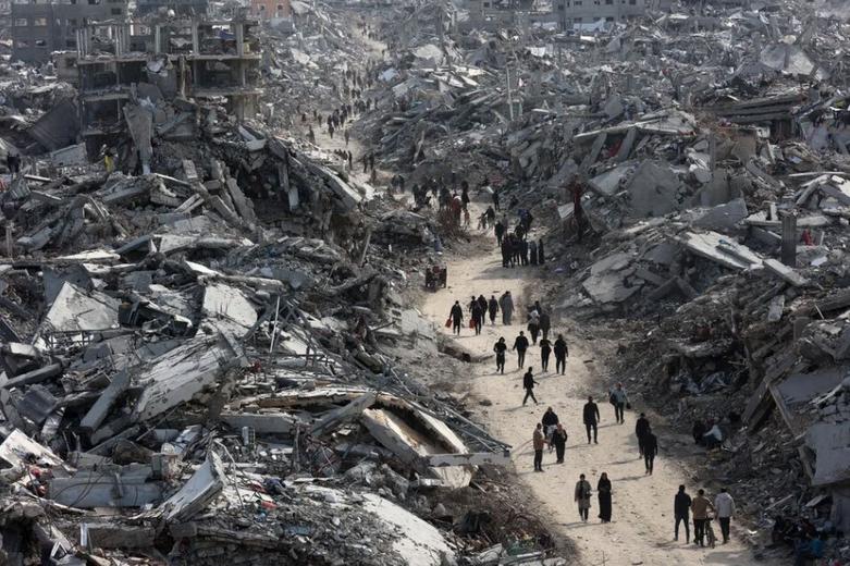 دیدنی های امروز؛ از اعتراضات ضدترامپ تا توافق آتش بس در غزه بازگشت فلسطینی ها به مناطق شمالی نوار غزه