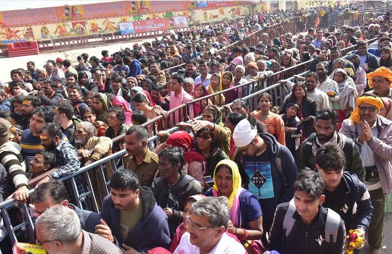 دیدنی های امروز؛ از مهمانی ترامپ تا وضع جدید پناهجویان عازم آمریکا کودکی در لباس خدای "شیوا"