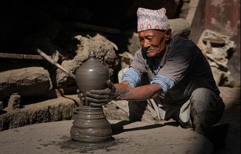 کارگاه سفالگری در باختاپور نپال