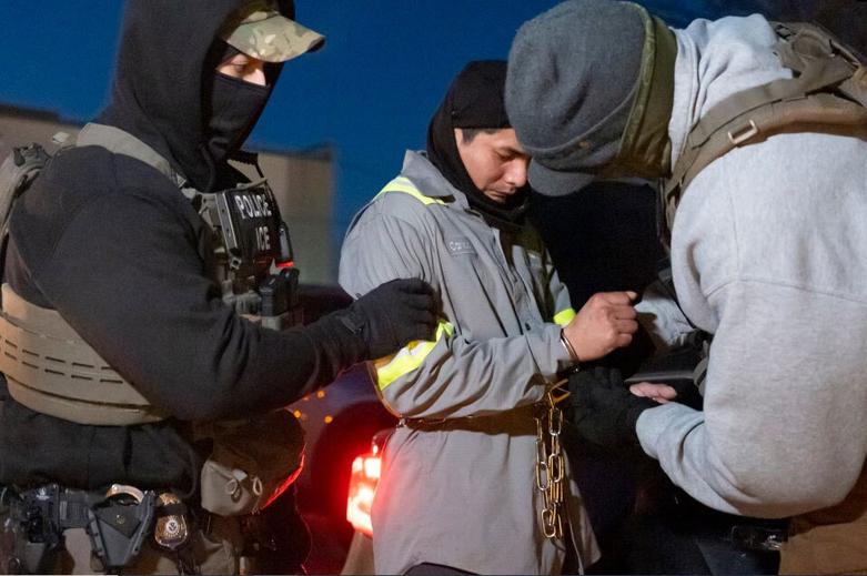 دستگیری و اخراج مهاجران از آمریکا