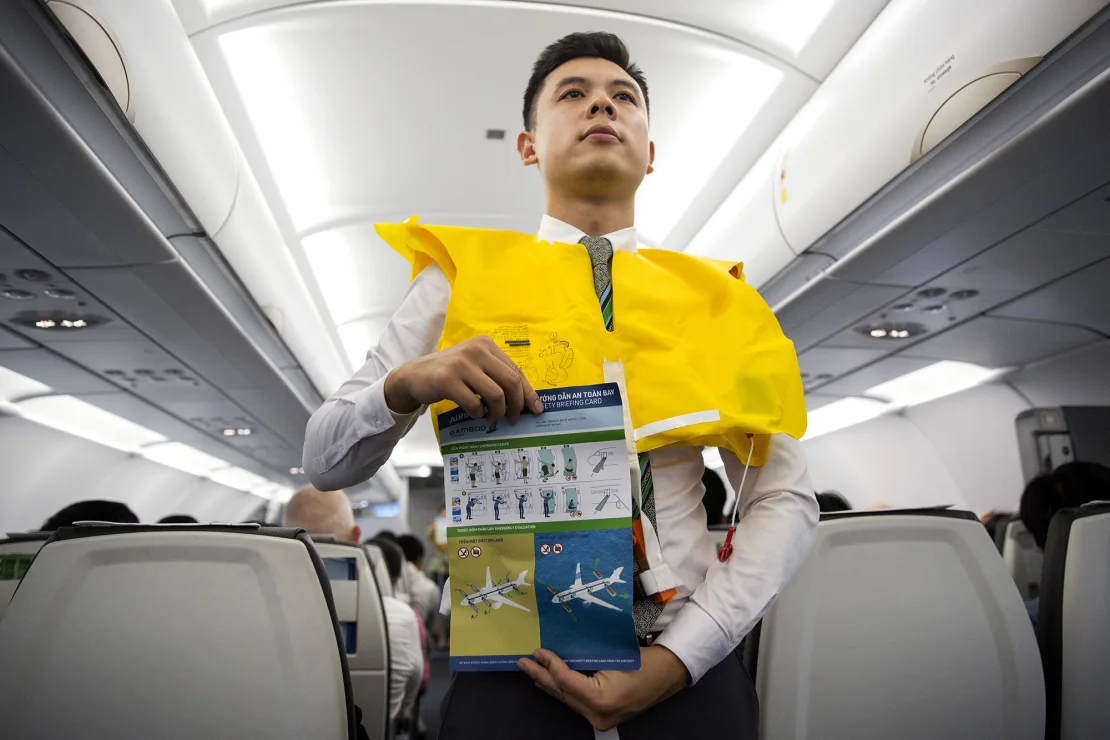 راز بقا در یک بحران هوایی؛ آیا نشستن در انتهای هواپیما ایمنتر است؟ موقعیت بحرانی در هواپیما