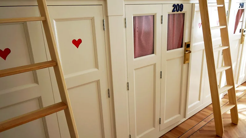 ۸ هتل کپسولی بینظیر که تجربه جدید و شگفت انگیزی از اقامت ارائه میدهند هتل های کپسولی