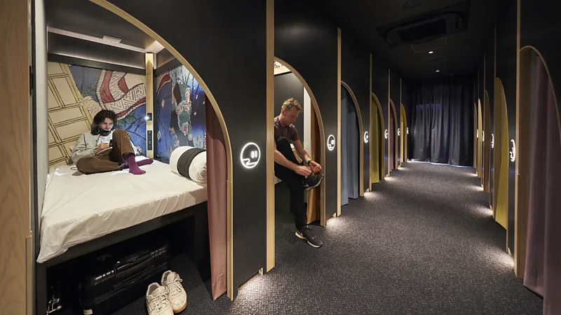 ۸ هتل کپسولی بینظیر که تجربه جدید و شگفت انگیزی از اقامت ارائه میدهند هتل های کپسولی