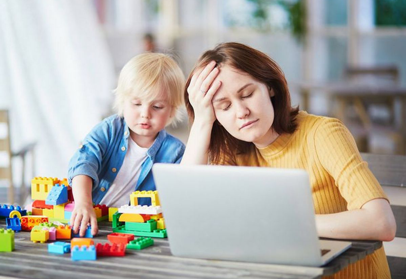 فرسودگی والدگری؛ چرا والدین امروزی بیش از هر زمان دیگری احساس تنهایی میکنند؟ نقش مهم والدگری و احساس تنهایی