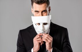 شش نوع آدم که نباید به آنها اعتماد کنید