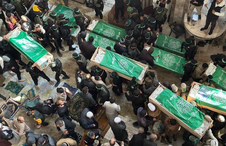 مرد مقدس هندو پس از غوطه ور شدن در آب رود "سنگام"