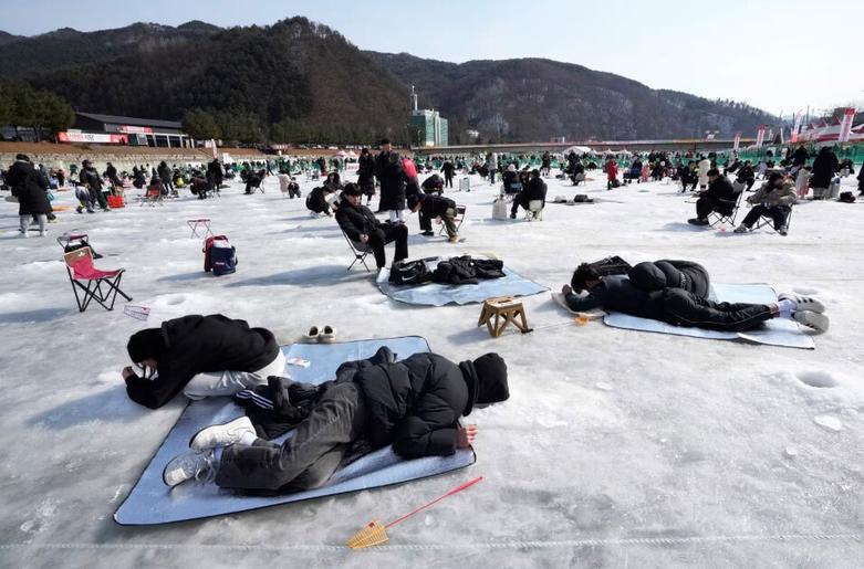 مسابقه صید ماهی "قزل آلا" 