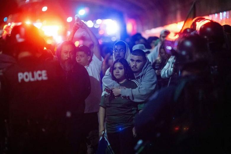 تظاهرات علیه اخراج مهاجران در لس آنجلس 