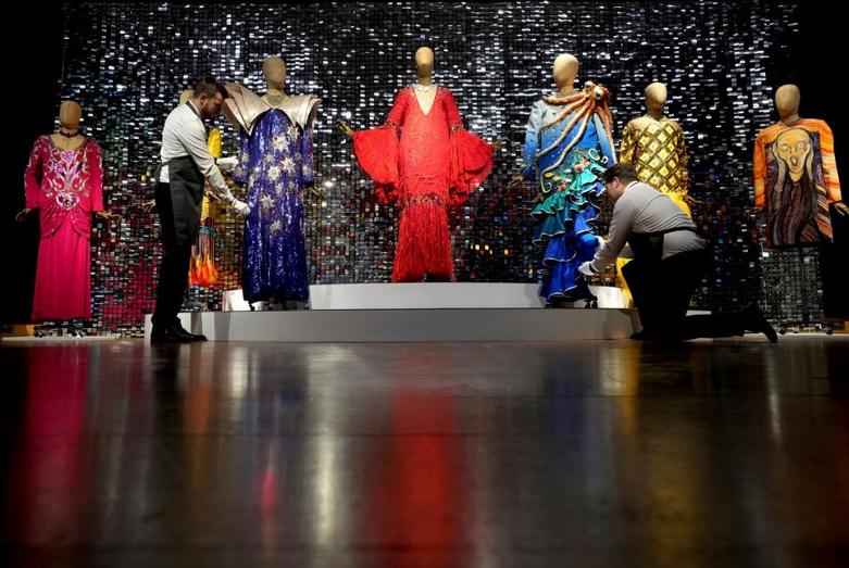 فروش مجموعه لباس های شخصی "بری هامفریز"