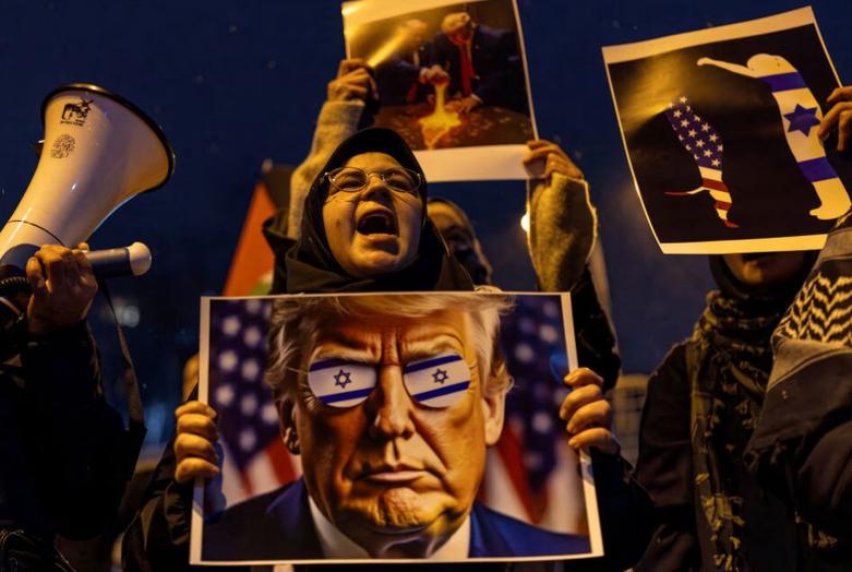 تظاهرات در مقابل کنسولگری آمریکا