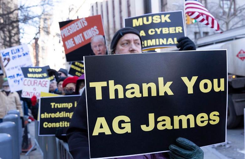 تظاهرات برضد ترامپ و ایلان ماسک