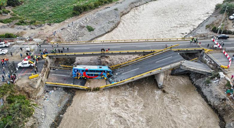 فروریختن یک پل در پرو