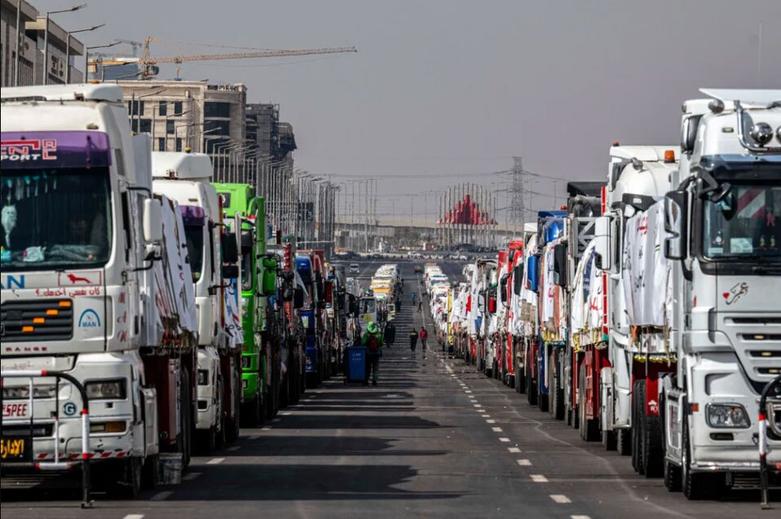 دیدنی های امروز؛ از کارناوال ونیز تا نیس کامیون های حامل کمک های بشردوستانه