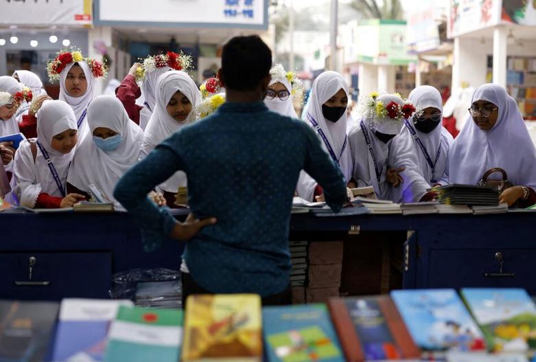  دانش آموزان بنگلادشی در نمایشگاه 