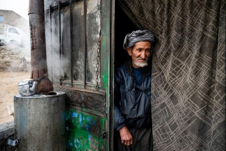 یک فروشنده چای در بازار دام شهر کابل