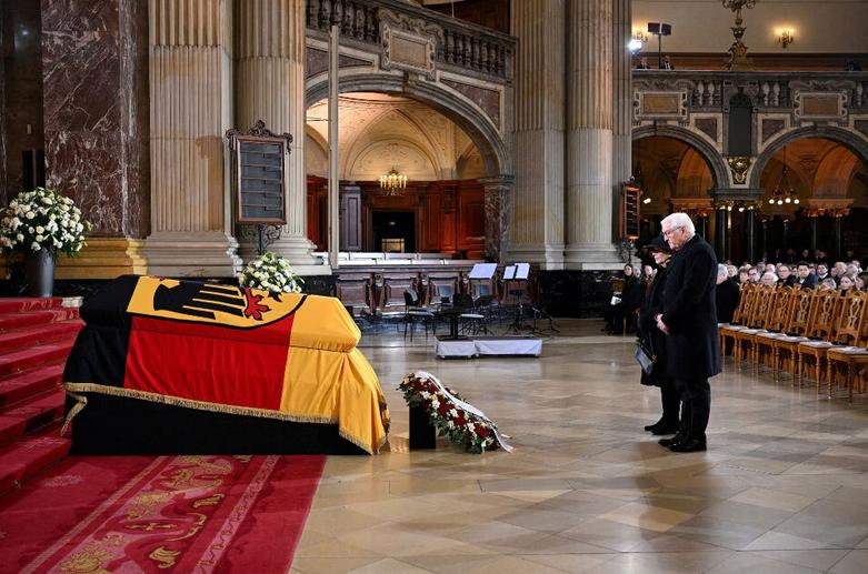 مراسم تشییع جنازه "هورست کهلر"