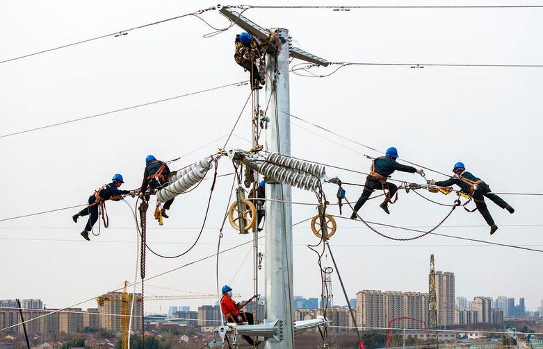 دیدنی های امروز؛ از جشنواره مرکبات تا دعا برای سلامتی پاپ تعمیر خطوط قطار برقی