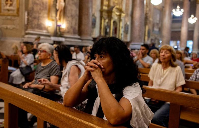 دیدنی های امروز؛ از جشنواره مرکبات تا دعا برای سلامتی پاپ مراسم دعا بر ای سلامتی پاپ فرانسیس