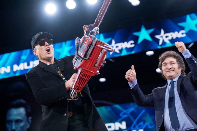 هدیه اره برقی از سوی رئیس جمهوری آرژانتین به ایلان ماسک