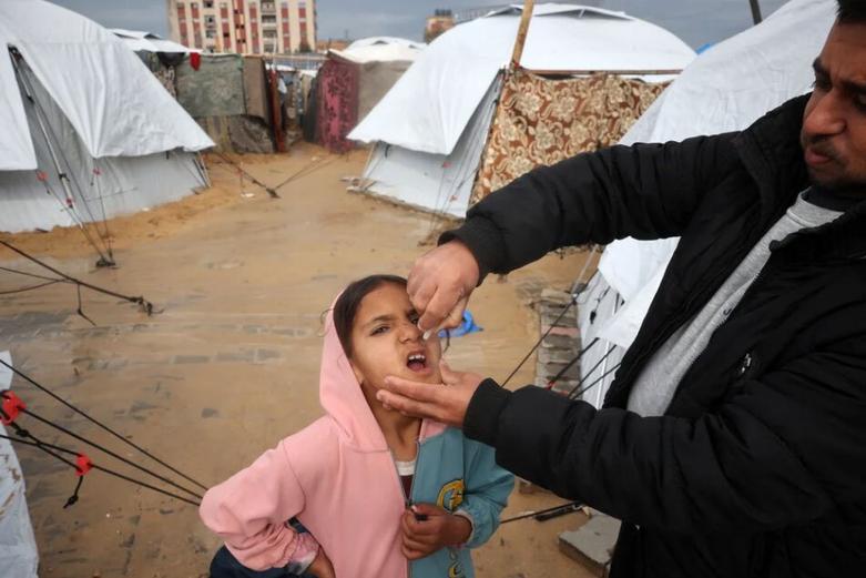 واکسیناسیون فلج اطفال در اردوگاه نصیرات