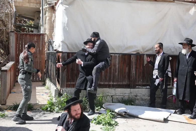 درگیری پلیس اسرائیل با طلبه های یهودی مخالف سربازی اجباری