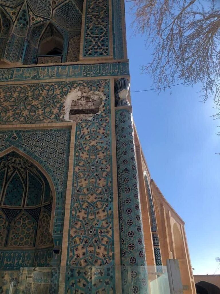 تخریب کاشی کاری های مسجد جامع نطنز