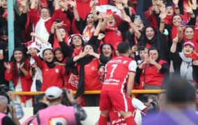 پرسپولیس - استقلال حضور بانوان