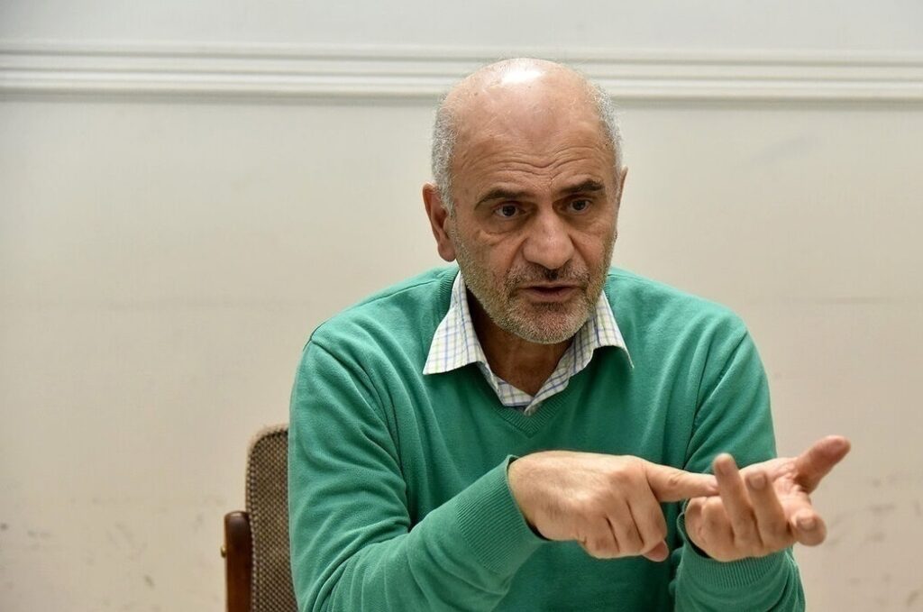 فرشاد مومنی
