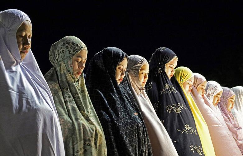 اقامه نماز تراویح از سوی مسلمانان اندونزی