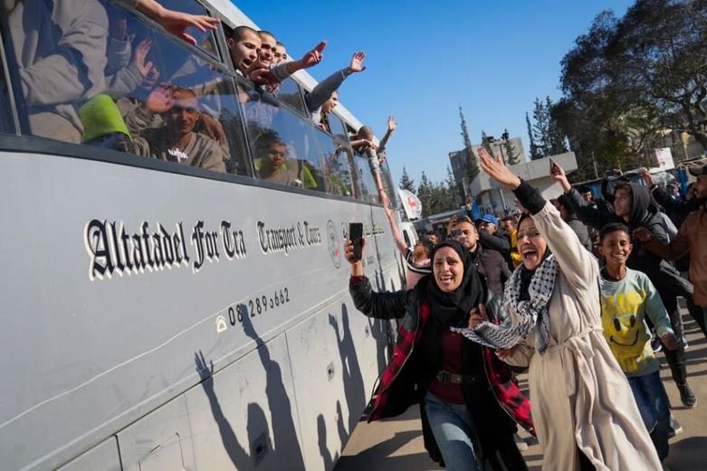 استقبال از اسرای آزاد شده فلسطینی در شهر خان یونس 