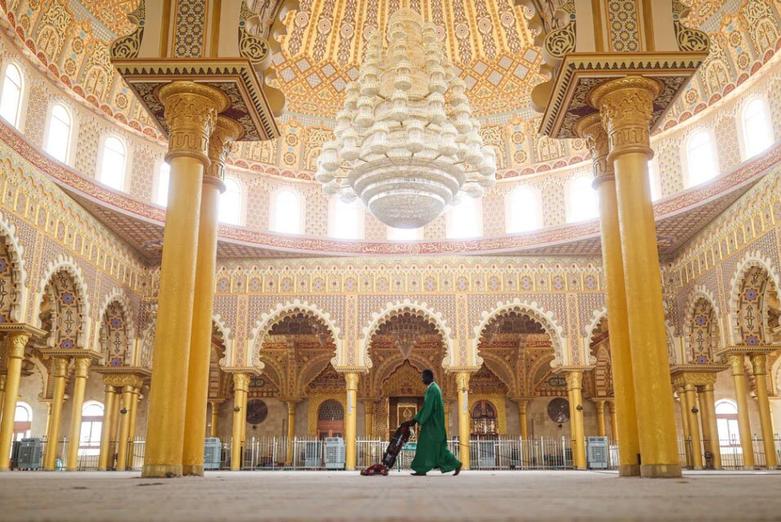 نظافت مسجد جامع شهر "داکار"