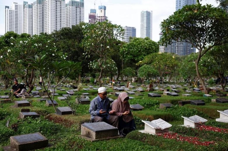سنت زیارت اهل قبور در شهر جاکارتا اندونزی