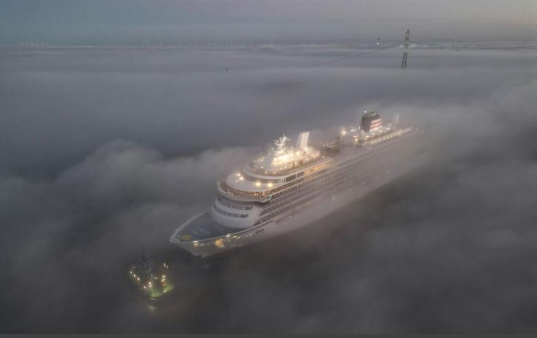 کشتی تفریحی آلمانی در راه عزیمت به هلند