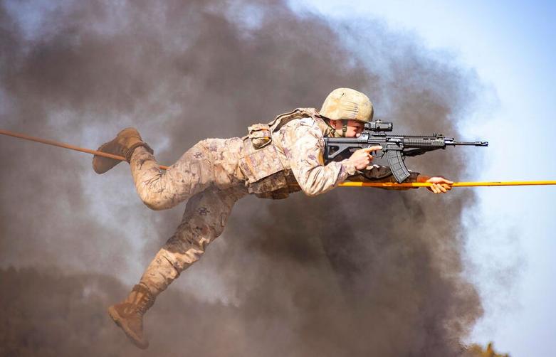 رزمایش نیروهای نظامی چین