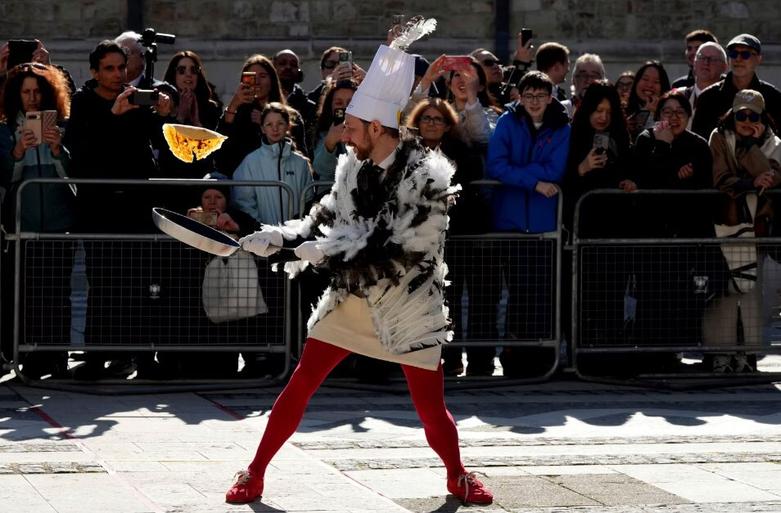 مسابقه سنتی پنکیک در لندن