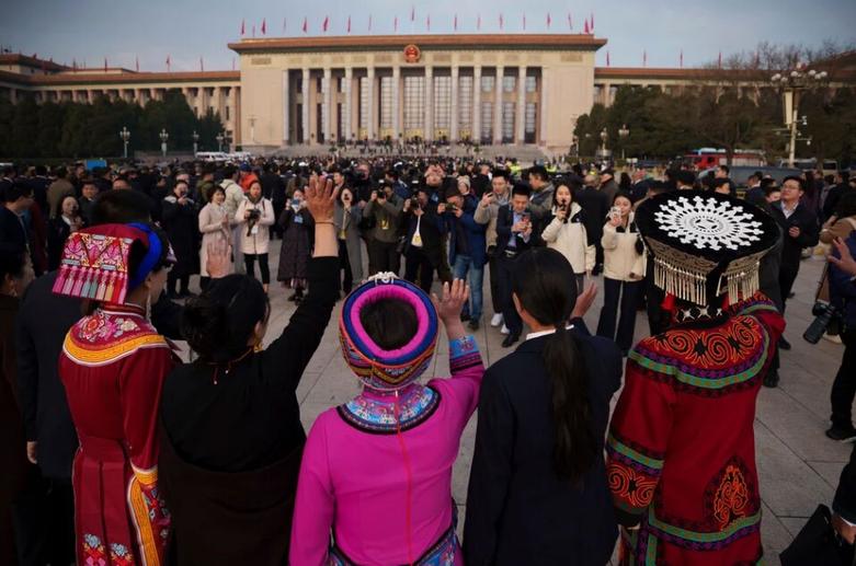 دیدنی های امروز؛ از حال و هوای رمضانی غزه تا اختتامیه کارناوال ونیز حضور نمایندگان اقوام مختلف ملت چین