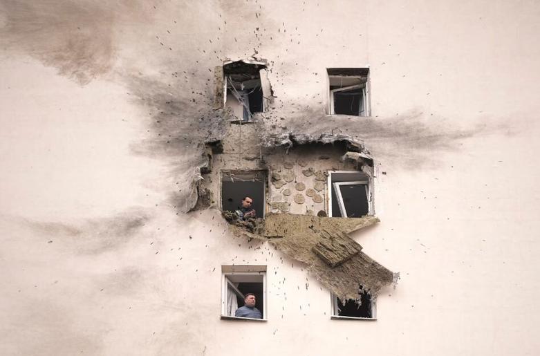 دیدنی های امروز؛ از فرار علوی ها از سوریه تا دستگیری دانشجویان حامی فلسطین در آمریکا آسیب ناشی از حمله پهپادی اوکراین