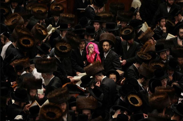 خواندن کتاب "استر" در جریان جشنواره "پوریم" 