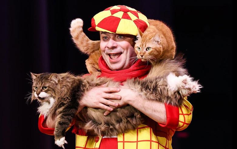 "دیمیتری کوکلاچف" کارگردان هنری تئاتر "گربه مسکو"