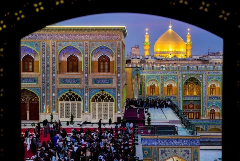 افطاری ماه مبارک رمضان در حرم امام علی (ع)