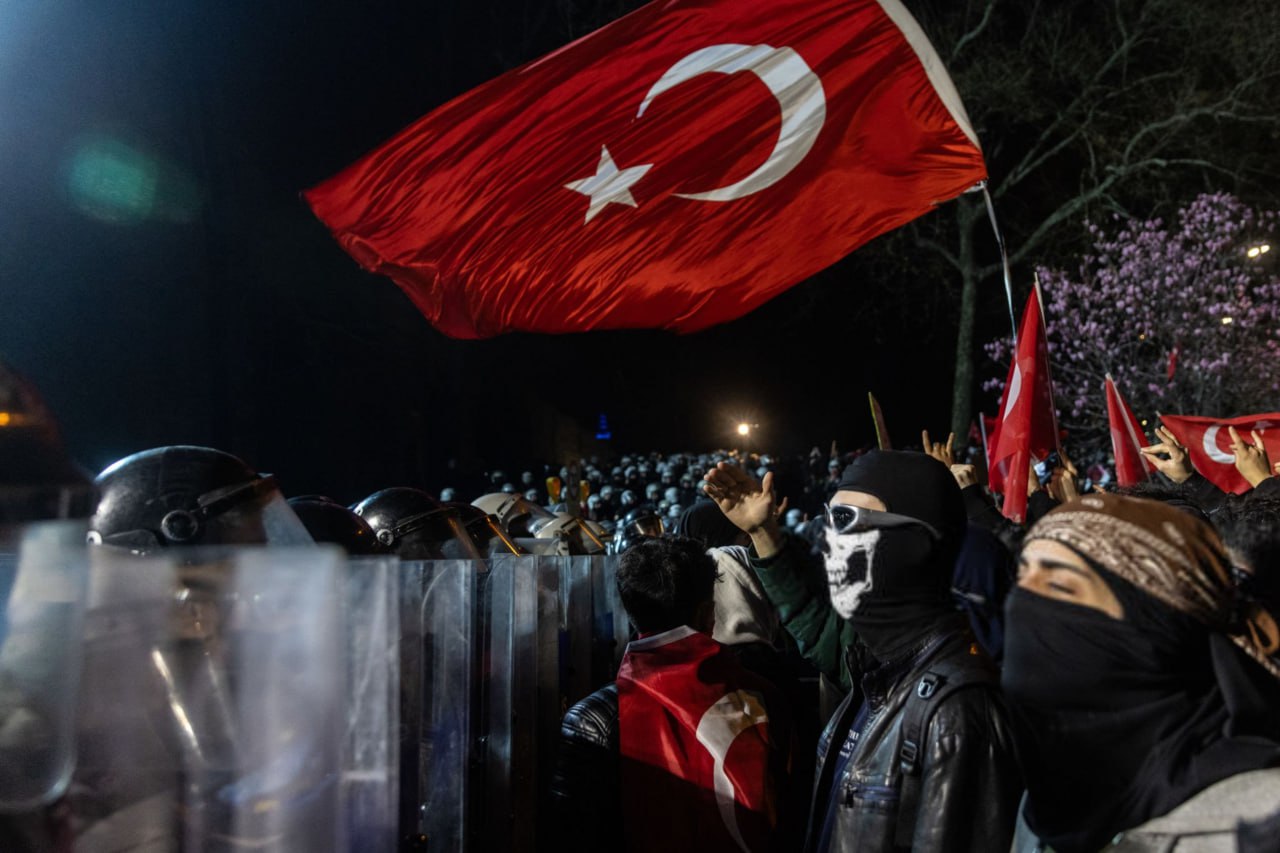 تظاهرات شبانه علیه اردوغان