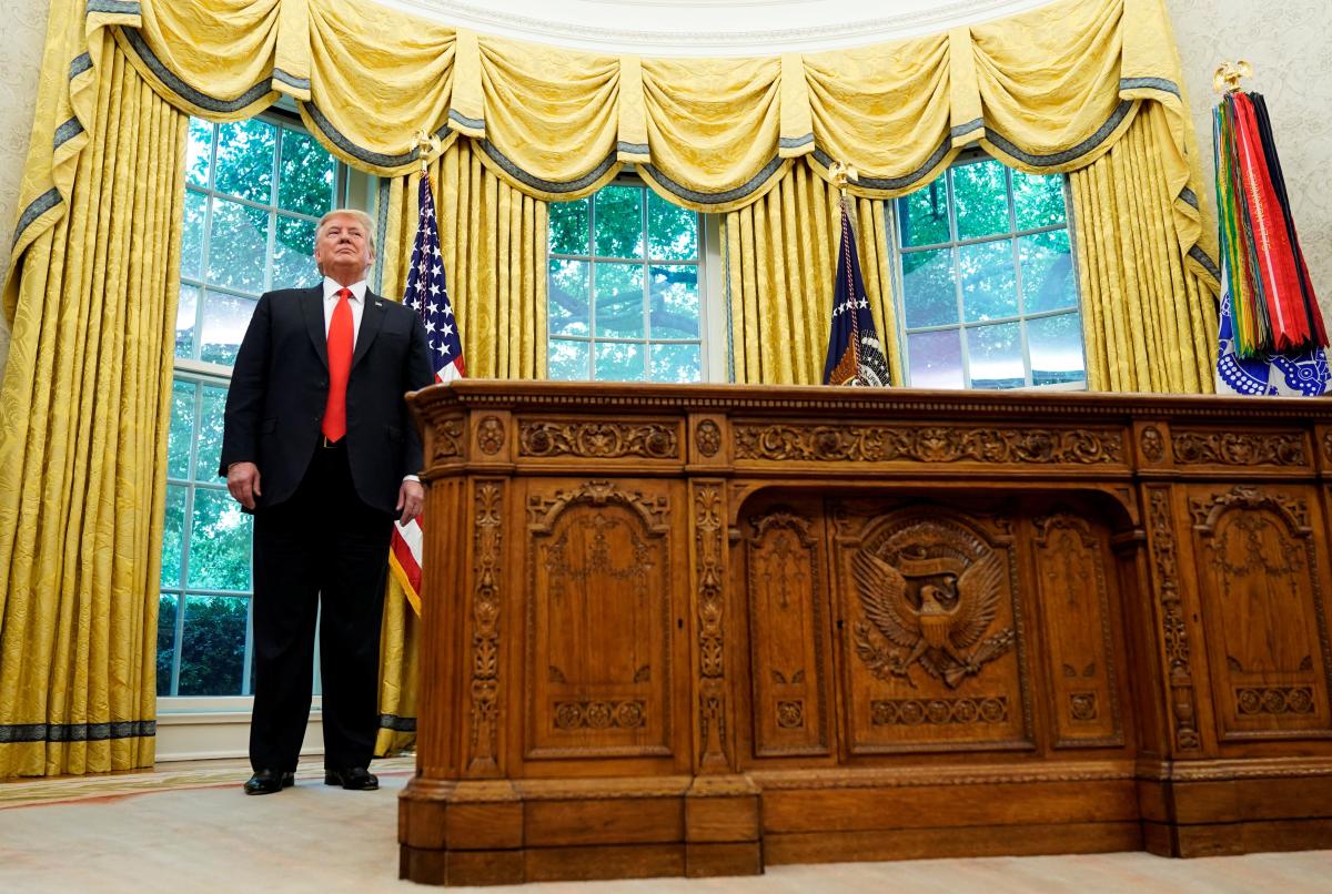 دفتر بیضی شکل ترامپ(Oval Office)