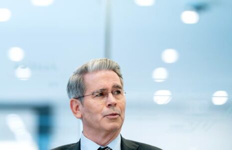 ادعای جدید آمریکا: فروش نفت ایران را تعطیل می کنیم وزیر خزانه داری آمریکا