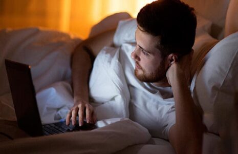 چند دلیل برای نخوابیدن تا دیر وقت نخوابیدن دیر وقت