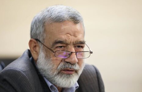 نماینده مجلس: به تجمع کنندگان حجاب کمک می کنم + فیلم!
