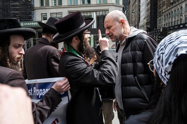 درگیری یهودیان ضدصهیونیست و حامی فلسطین