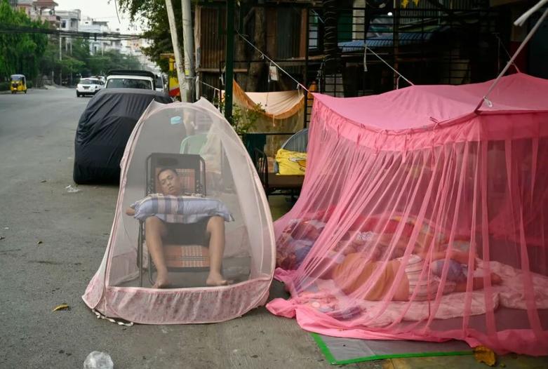 زلزله زدگان در شهر ماندالای میانمار