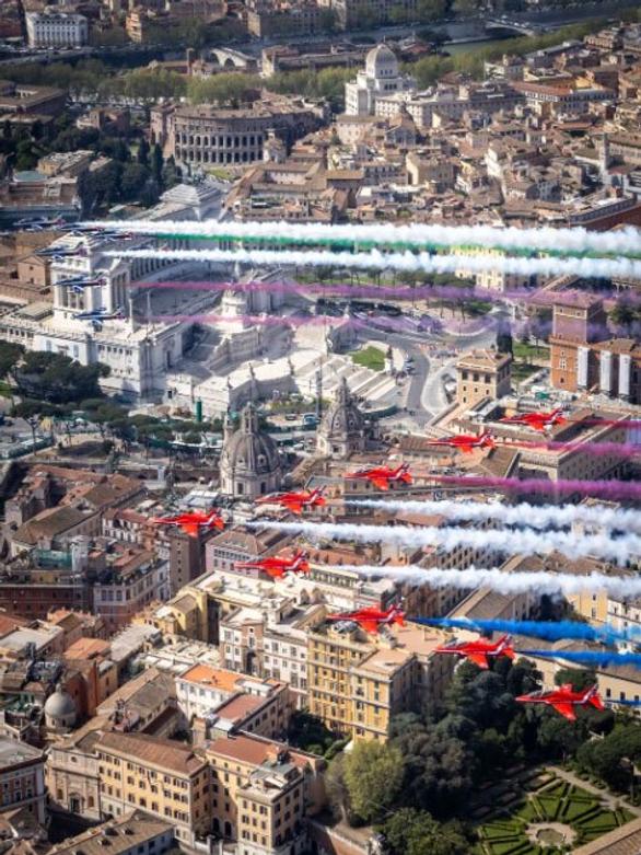 نمایش هوایی در شهر رم ایتالیا 