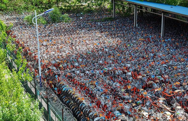 یک پارکینگ دوچرخه های اشتراکی در نانجینگ چین