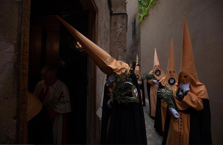 عزیمت به کلیسا در راهپیمایی